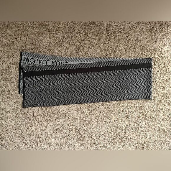 NWT Michael Kors Scarf NEW Black/Gray Sparkle NEW - Picture 2 of 3